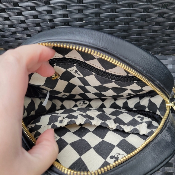 Crossbody - Picture 2 of 3